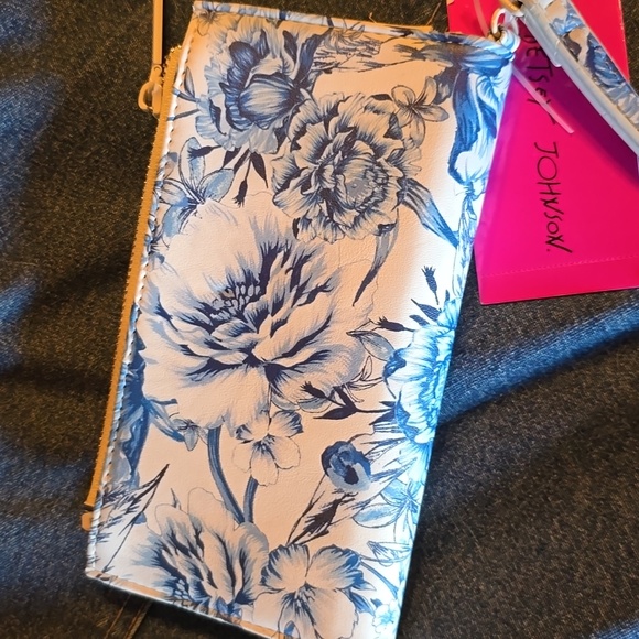 NWT Betsey Johnson XOPIXIE Blue Floral & Yellow Zipper Wallet Wristlet w/Strap - Picture 2 of 5